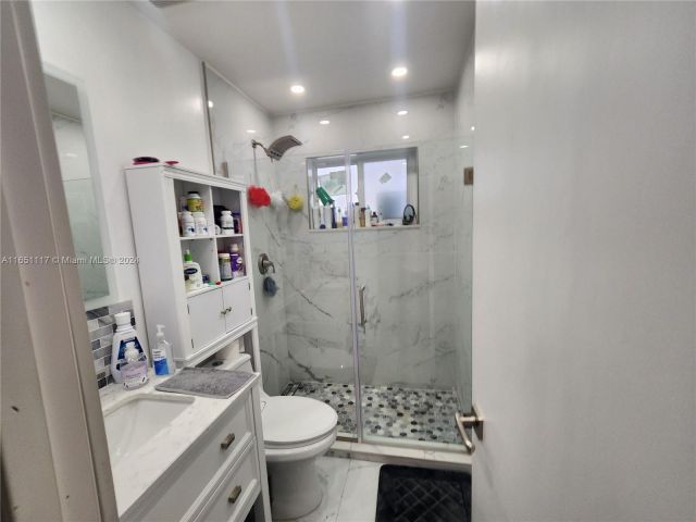 Продажа дома по адресу 1025 NE 13th Ave - фото 5774770