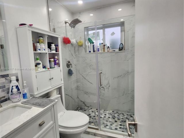 Продажа дома по адресу 1025 NE 13th Ave - фото 5774771