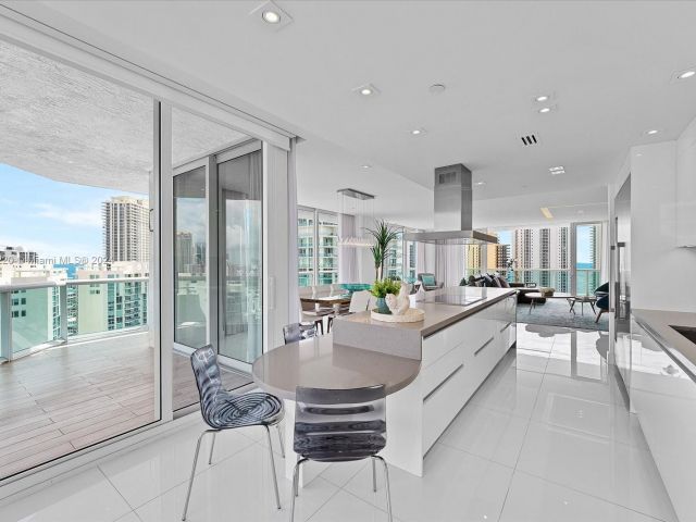 Продажа квартиры #2451 - фото 6035664