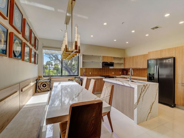 Продажа дома по адресу 173 SE 1st Cir 173 - фото 5543697