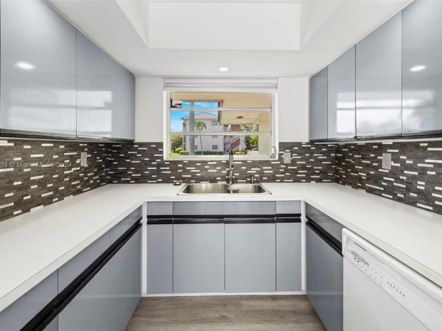 Продажа дома по адресу 661 Layne Blvd - фото 5524846