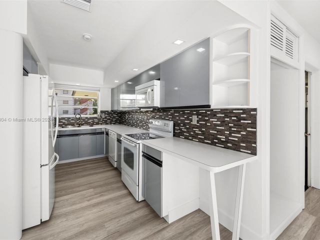 Продажа дома по адресу 661 Layne Blvd - фото 5524847