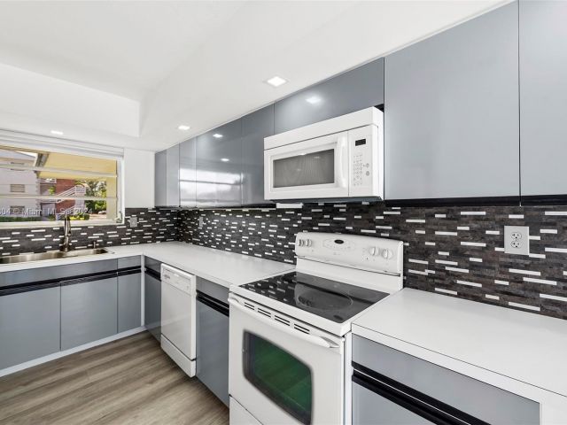 Продажа дома по адресу 661 Layne Blvd - фото 5524848