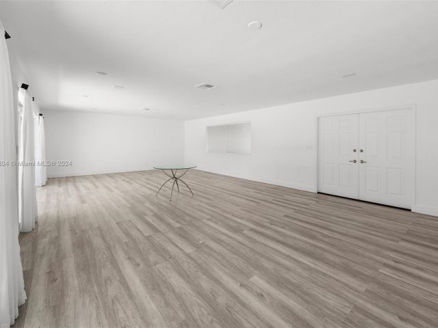 Продажа дома по адресу 661 Layne Blvd - фото 5524849