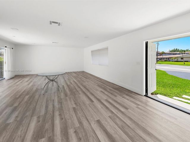 Продажа дома по адресу 661 Layne Blvd - фото 5524850