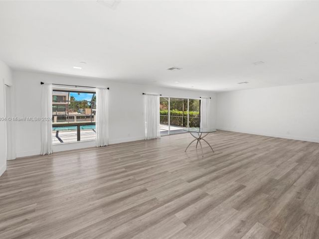 Продажа дома по адресу 661 Layne Blvd - фото 5524851