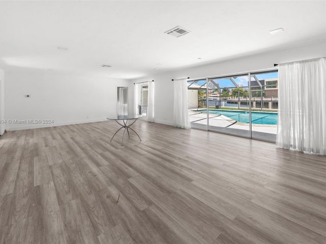 Продажа дома по адресу 661 Layne Blvd - фото 5524852