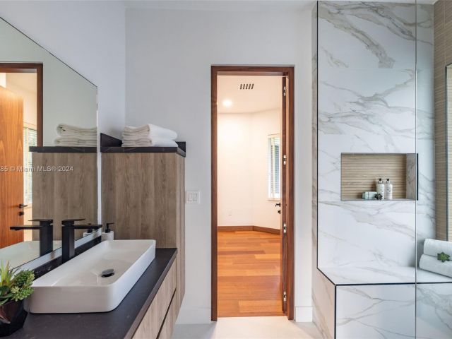 Продажа дома по адресу 543 Hibiscus Dr - фото 5524689