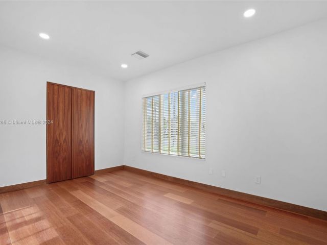 Продажа дома по адресу 543 Hibiscus Dr - фото 5524690