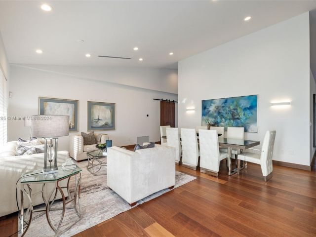 Продажа дома по адресу 543 Hibiscus Dr - фото 5524697