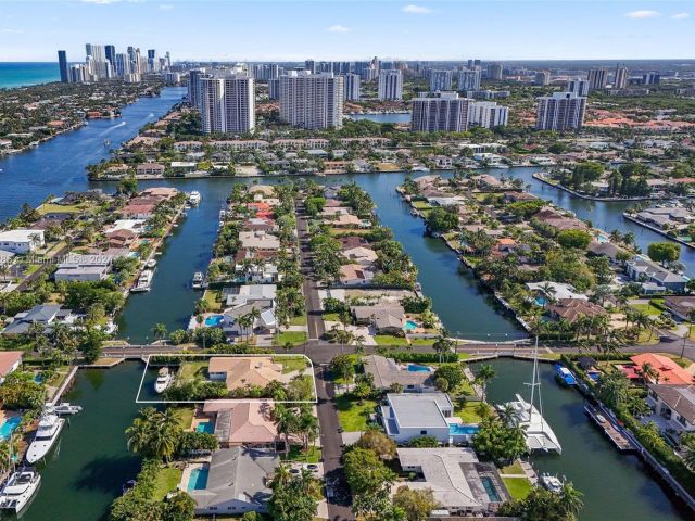 Продажа дома по адресу 543 Hibiscus Dr - фото 5524701