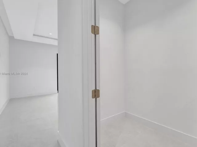 Продажа дома по адресу 1235 SW 13TH AVE 1235 - фото 5553605