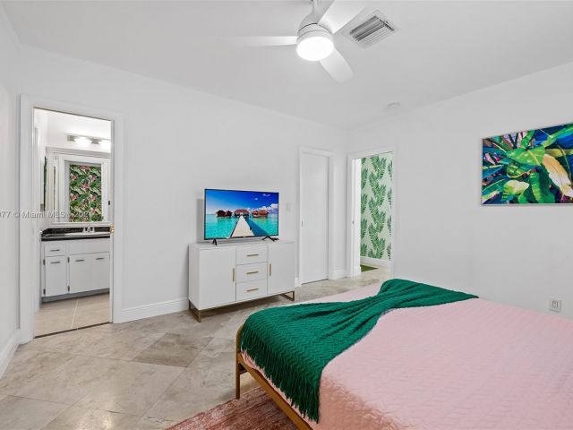 Дом в аренду по адресу 1931 NE 32nd Ave - фото 5726783