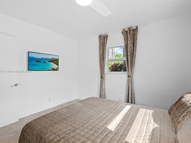 Дом в аренду по адресу 1931 NE 32nd Ave - фото 5726786