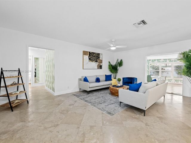 Дом в аренду по адресу 1931 NE 32nd Ave - фото 5726795