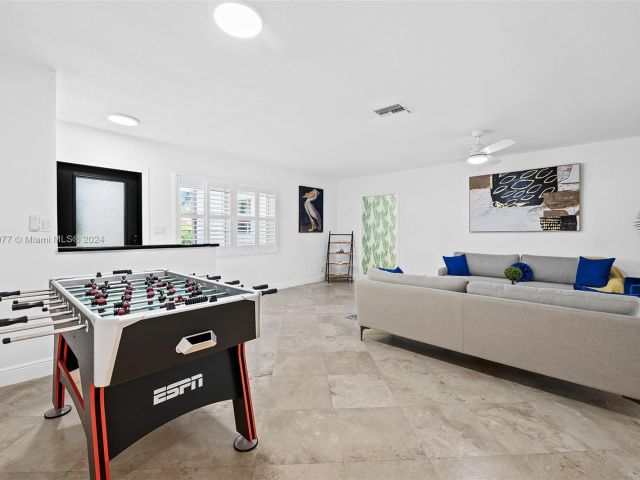 Дом в аренду по адресу 1931 NE 32nd Ave - фото 5726796