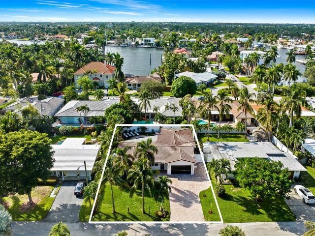 Дом в аренду по адресу 1931 NE 32nd Ave - фото 5726800