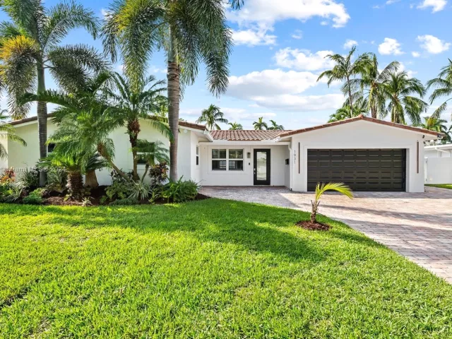 Дом в аренду по адресу 1931 NE 32nd Ave - фото 5726802