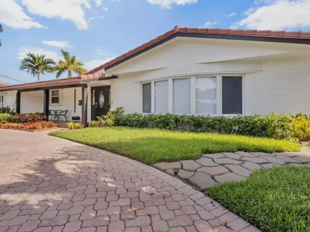 Дом в аренду по адресу 5830 NE 14th Rd - фото 5568260