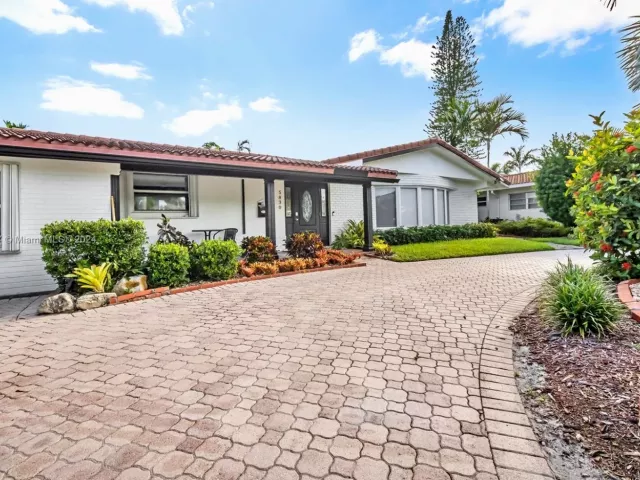 Дом в аренду по адресу 5830 NE 14th Rd - фото 5568262