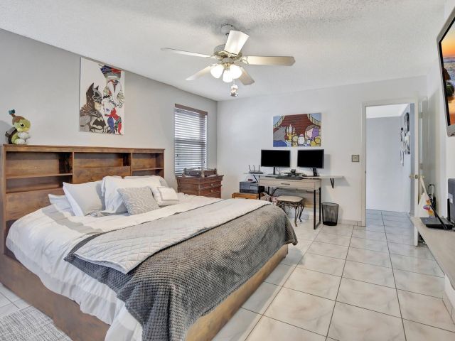 Продажа дома по адресу 325 NW 153rd Avenue - фото 5883934