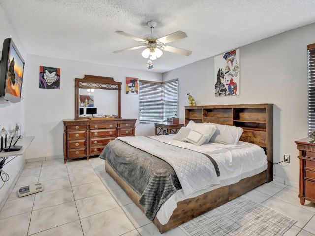 Продажа дома по адресу 325 NW 153rd Avenue - фото 5883935