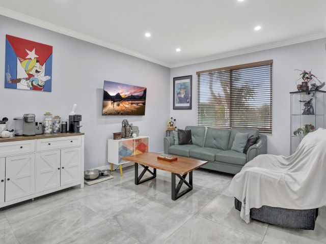 Продажа дома по адресу 325 NW 153rd Avenue - фото 5883936