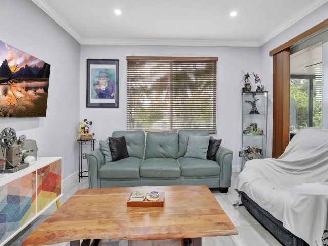 Продажа дома по адресу 325 NW 153rd Avenue - фото 5883937