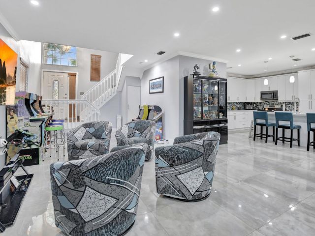 Продажа дома по адресу 325 NW 153rd Avenue - фото 5883940