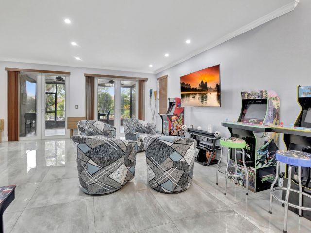 Продажа дома по адресу 325 NW 153rd Avenue - фото 5883941