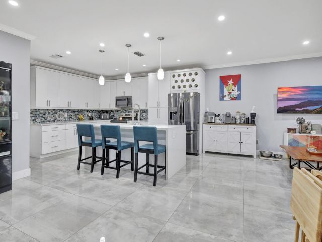 Продажа дома по адресу 325 NW 153rd Avenue - фото 5883946