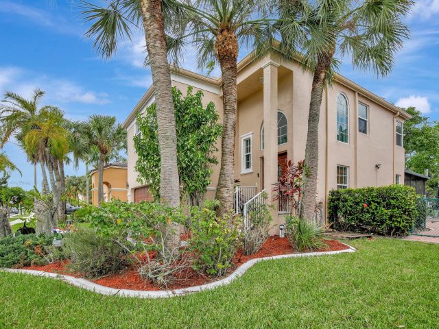 Продажа дома по адресу 325 NW 153rd Avenue - фото 5883949