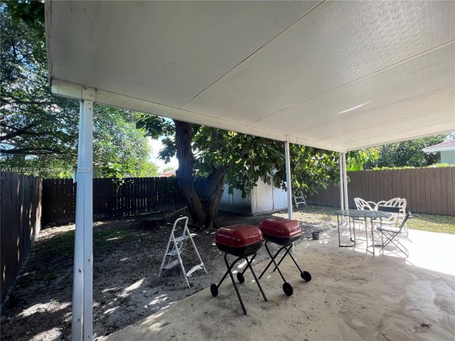 Продажа дома по адресу 1810 NW 69th Ter - фото 6008613