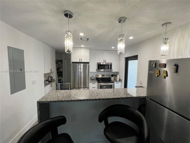 Продажа дома по адресу 1810 NW 69th Ter - фото 6008620