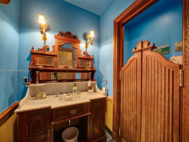 Продажа дома по адресу 230 Harbor Drive - фото 5573390