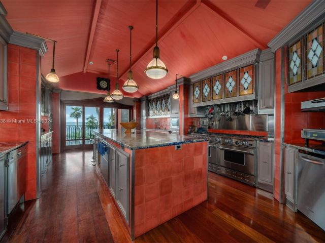 Продажа дома по адресу 230 Harbor Drive - фото 5573392