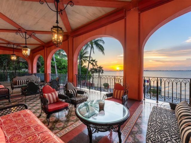 Продажа дома по адресу 230 Harbor Drive - фото 5573393