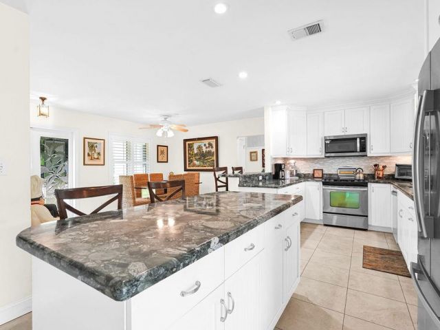 Продажа дома по адресу 1336 SW 10th St - фото 6201448