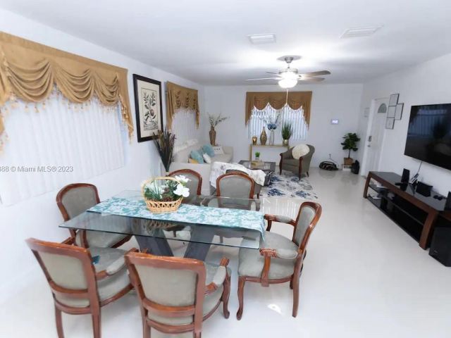 Продажа дома по адресу 3240 SW 17th Street - фото 6249440