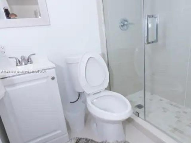 Продажа дома по адресу 3240 SW 17th Street - фото 6249441