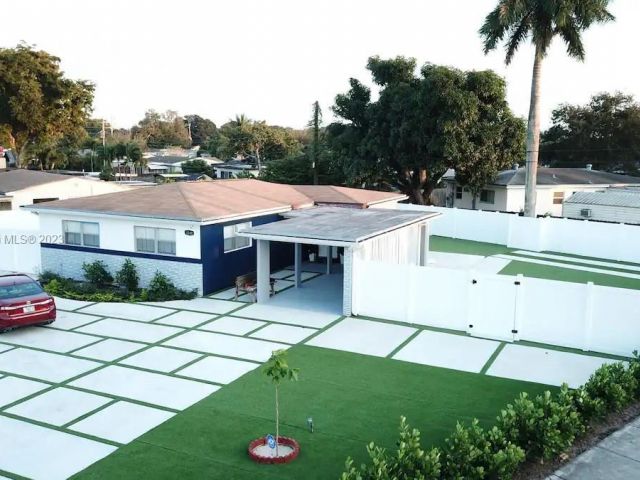 Продажа дома по адресу 3240 SW 17th Street - фото 6249444