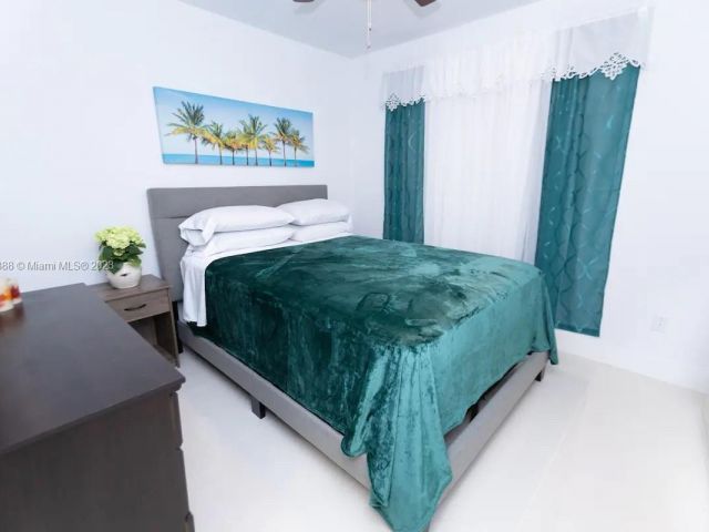 Продажа дома по адресу 3240 SW 17th Street - фото 6249445