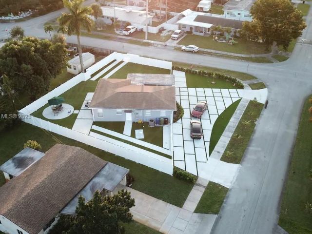 Продажа дома по адресу 3240 SW 17th Street - фото 6249446