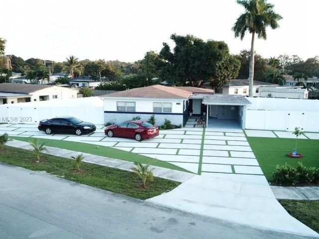 Продажа дома по адресу 3240 SW 17th Street - фото 6249447