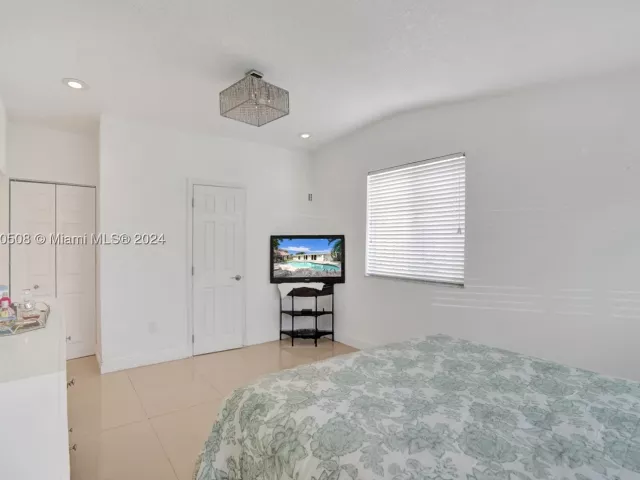 Продажа дома по адресу 1910 N Hibiscus Dr - фото 9047942
