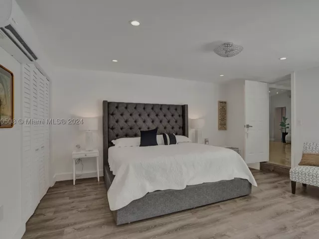 Продажа дома по адресу 1910 N Hibiscus Dr - фото 9047946