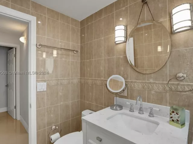 Продажа дома по адресу 1910 N Hibiscus Dr - фото 9047954