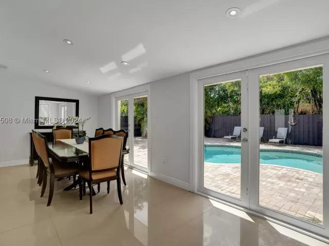 Продажа дома по адресу 1910 N Hibiscus Dr - фото 9047959