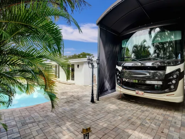 Продажа дома по адресу 1910 N Hibiscus Dr - фото 9047974