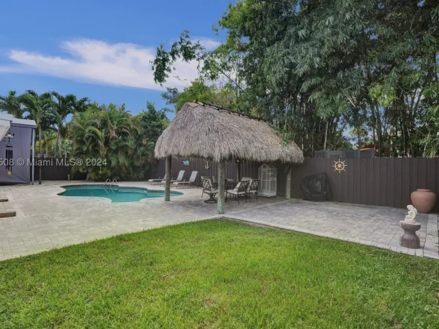Продажа дома по адресу 1910 N Hibiscus Dr - фото 9047977